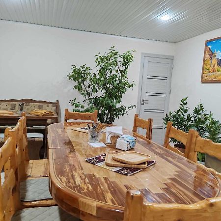 ホテル Sun House Yeghegnadzor エクステリア 写真