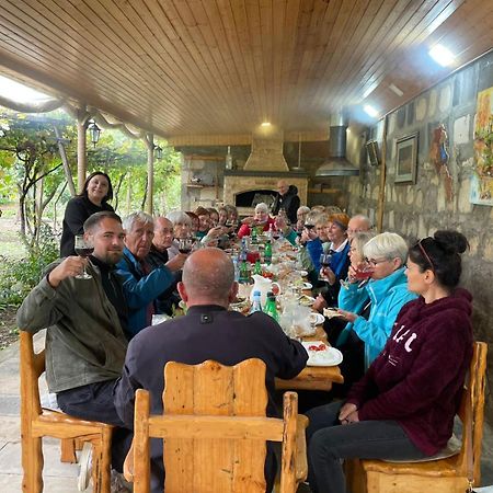 ホテル Sun House Yeghegnadzor エクステリア 写真
