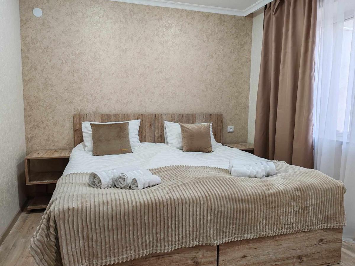 ホテル Sun House Yeghegnadzor エクステリア 写真