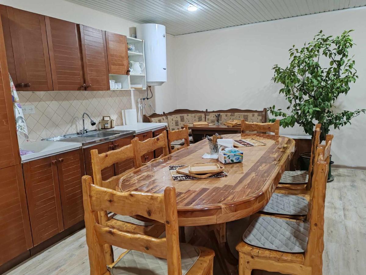 ホテル Sun House Yeghegnadzor エクステリア 写真