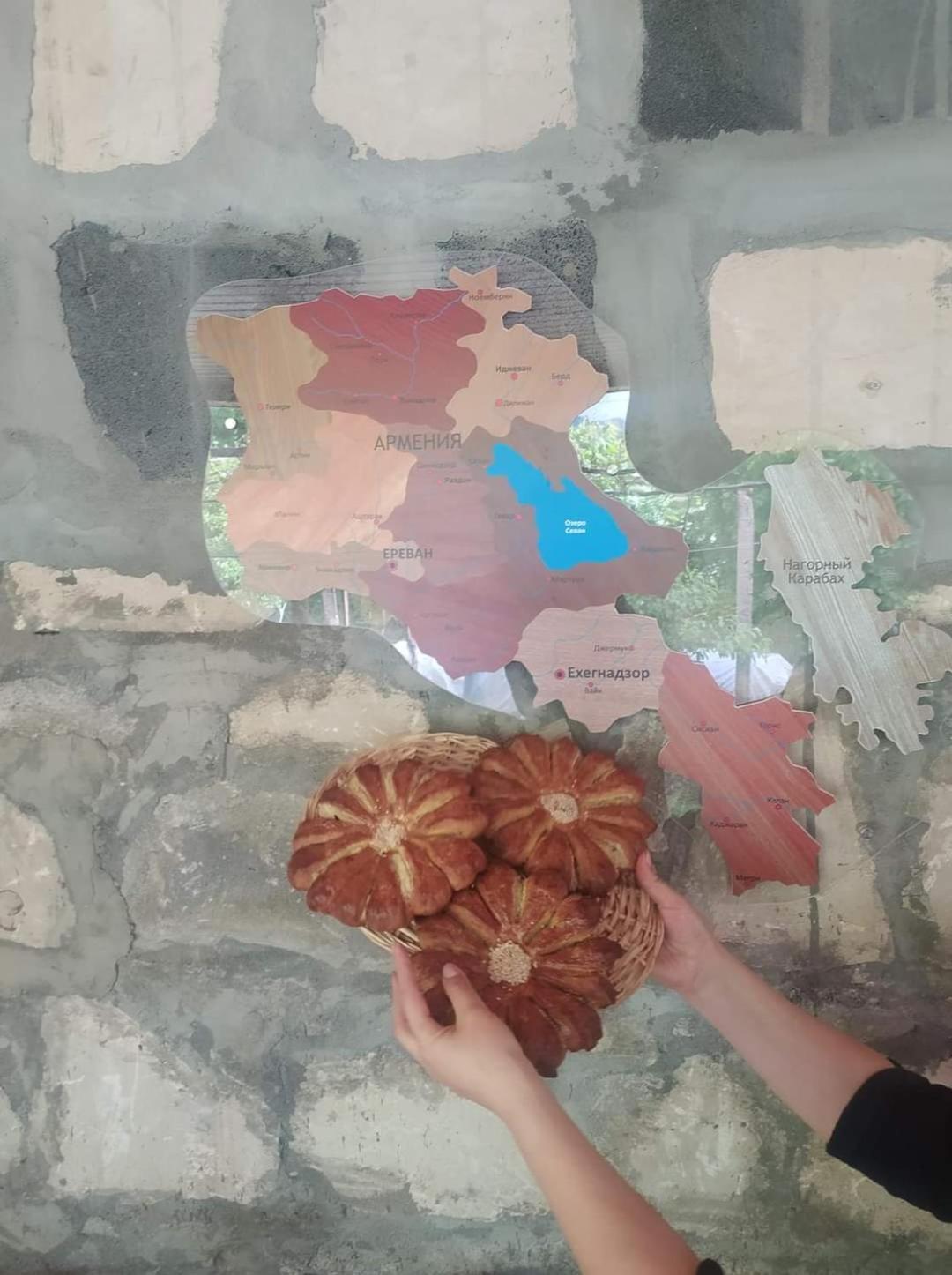 ホテル Sun House Yeghegnadzor エクステリア 写真