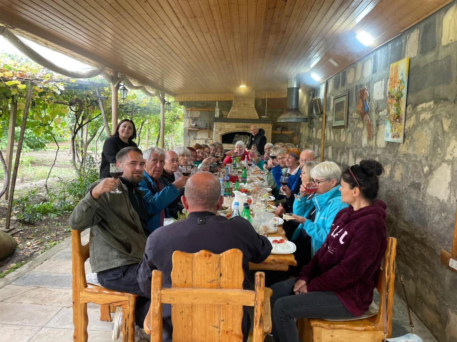 ホテル Sun House Yeghegnadzor エクステリア 写真