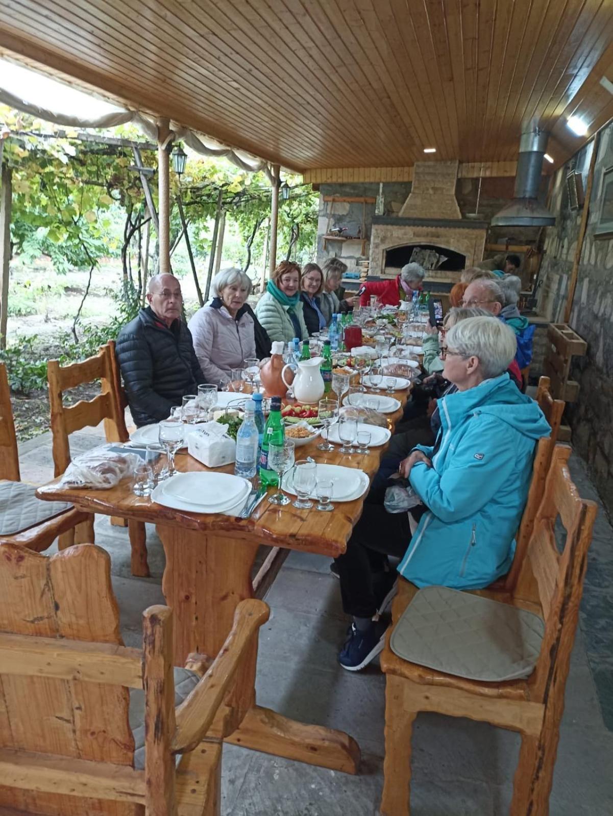 ホテル Sun House Yeghegnadzor エクステリア 写真