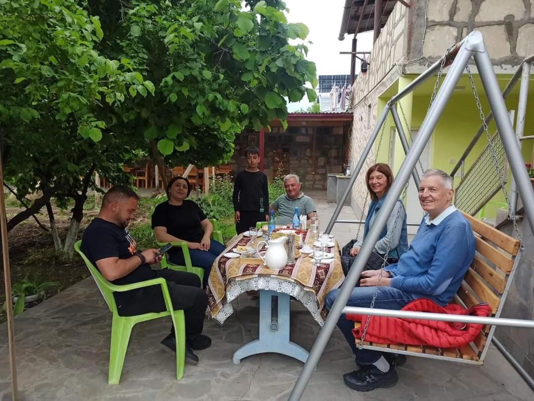 ホテル Sun House Yeghegnadzor エクステリア 写真